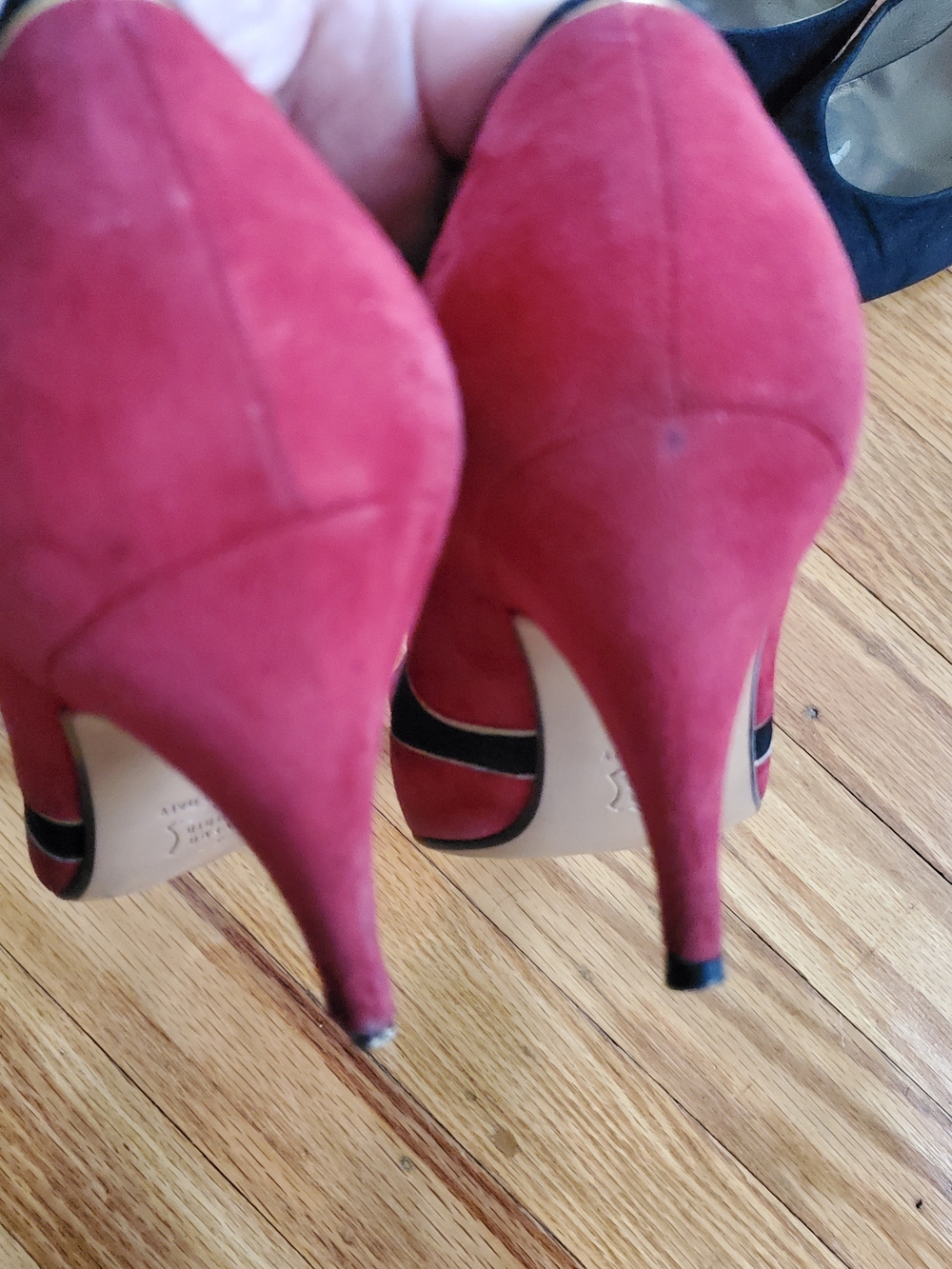 Vintage Bally Women's Two-Tone Suede Leather Pumps - Black and Red Womens Sz 5.5 - Picture 7 of 12